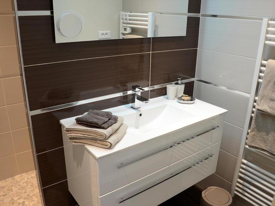 Le Jardin De La Tuilerie Alsace Hotel Pfastatt Room photo